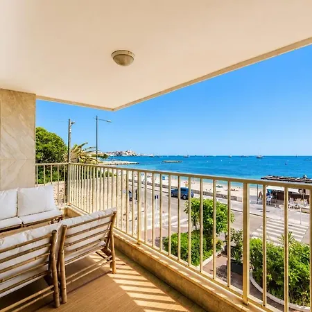 Beachfront Sea View 2 Bedrooms Διαμέρισμα *