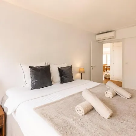 Beachfront Sea View 2 Bedrooms Αντίμπ