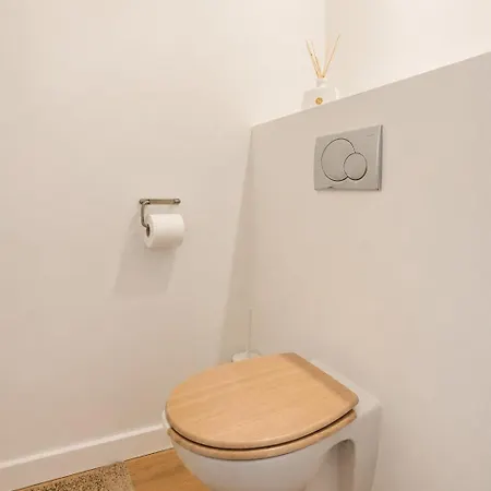 Beachfront Sea View 2 Bedrooms * Αντίμπ