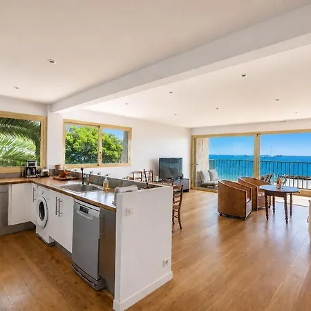 Διαμέρισμα Beachfront Sea View 2 Bedrooms *